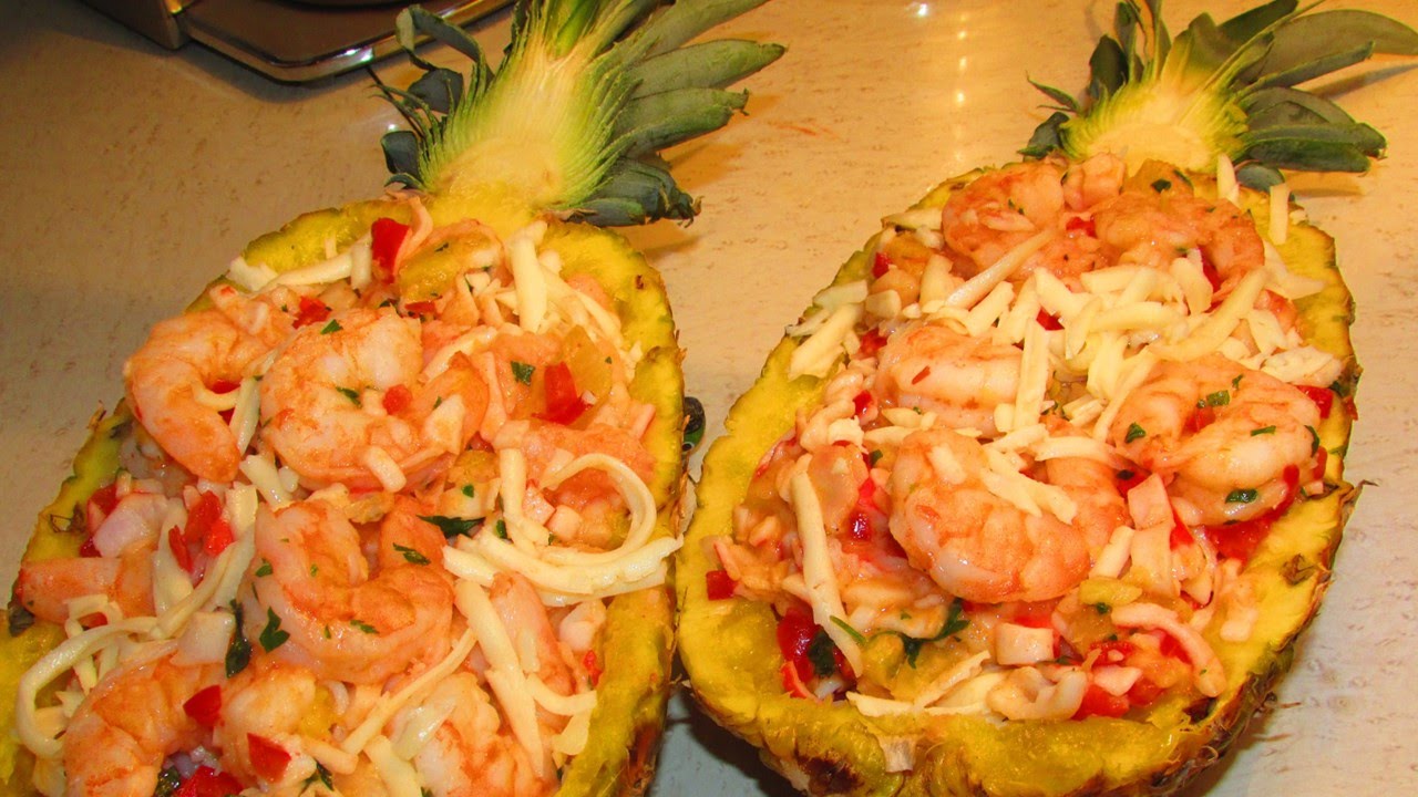 Piña Rellena de Mariscos